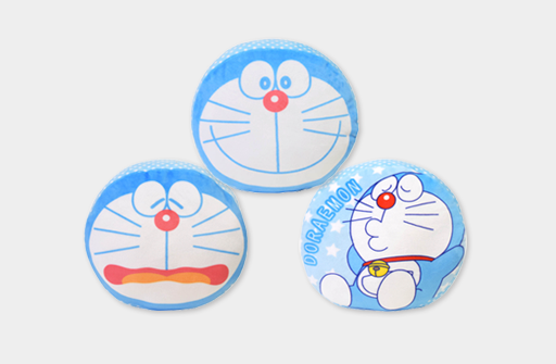 思わず抱きしめたくなる「ドラえもんパフクッション」